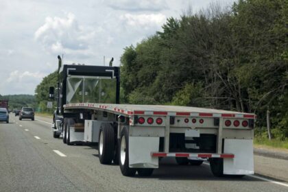How To Start a Flatbed Trailer Business