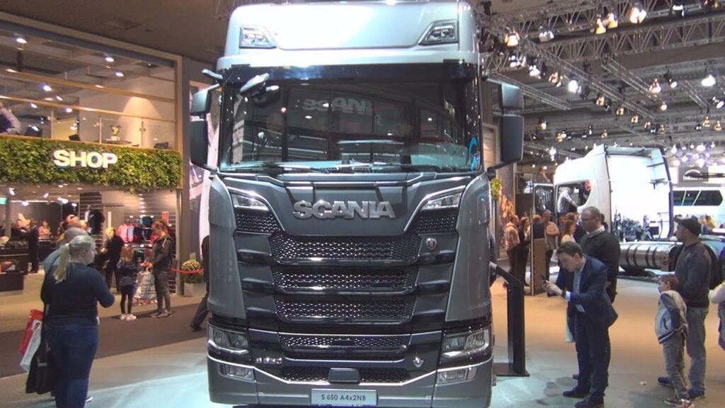 Kenworth vs Scania Trucks4
