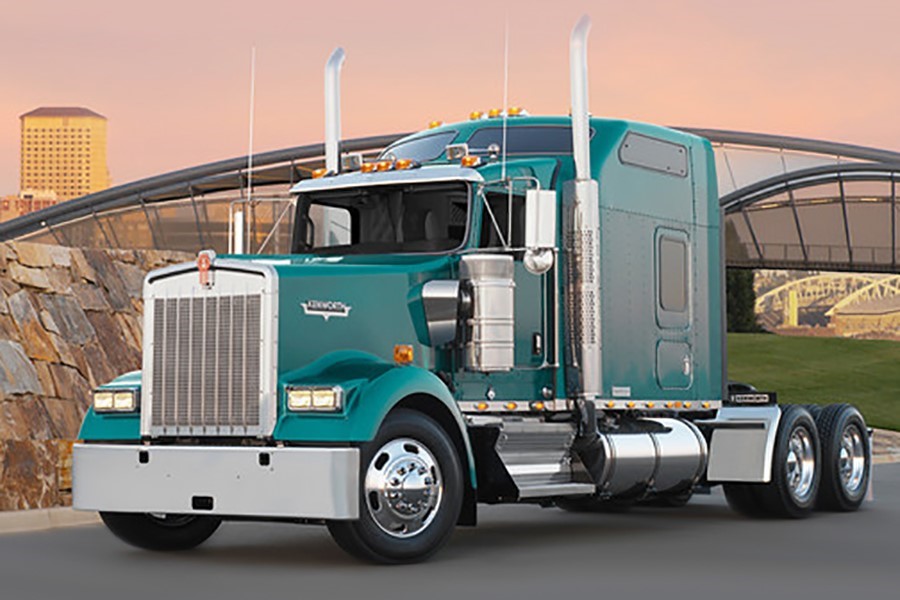 Peterbilt vs Kenworth Trucks2