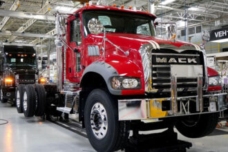 Mack-vs-DAF-Trucks