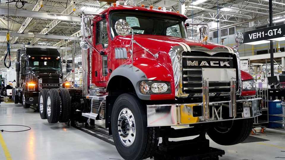 Mack-vs-DAF-Trucks